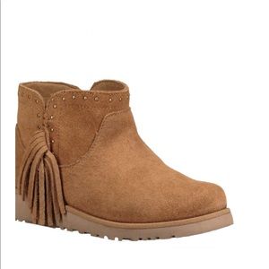 Ugg pre-owned size 4 , 34